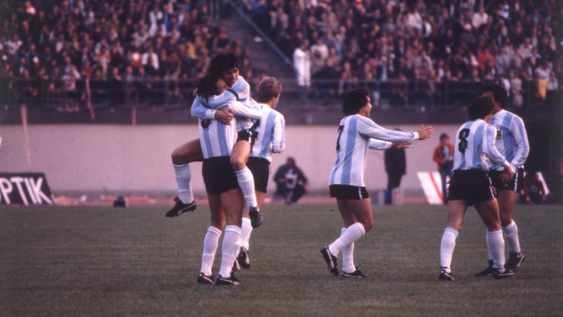 Diego Maradona y Leopoldo Jacinto Luque en Viena