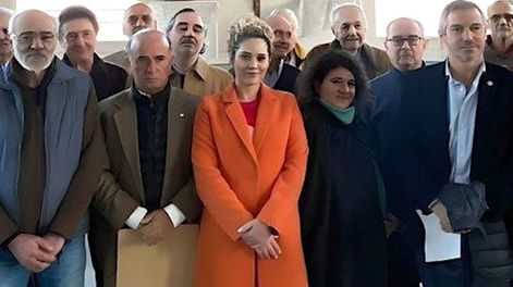Diputada libertaria Lourdes Arrieta junto a otros diputados en su visita a represores en la cárcel.