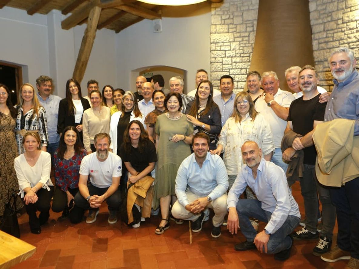 Productores, sommeliers y comunicadores participaron de la cena apertura del concurso.