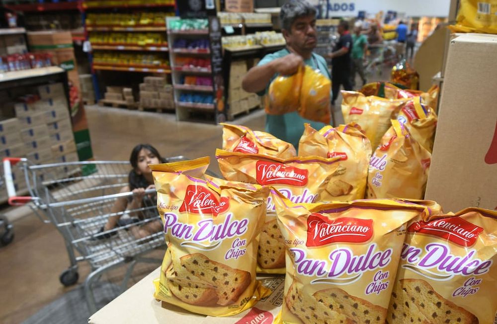 Productos de la canasta navideña. Ya están disponibles en los supermercados.