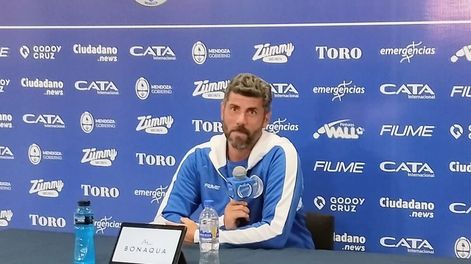 Los Andes | Ernesto Pedernera hizo su debut como entrenador interino en primera división y no pudo ocultar sus emociones. Sus dirigidos empataron 0 a 0 con el líder, Vélez.