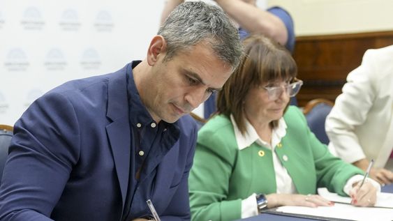 El presidente de la Cámara de Diputados, Martín Menem, y la senadora oficialista Patricia Bullrich