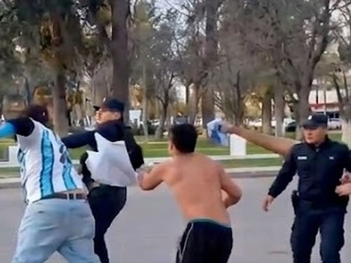 En el sur provincial golpearon a los policías. Captura de video.&nbsp;
