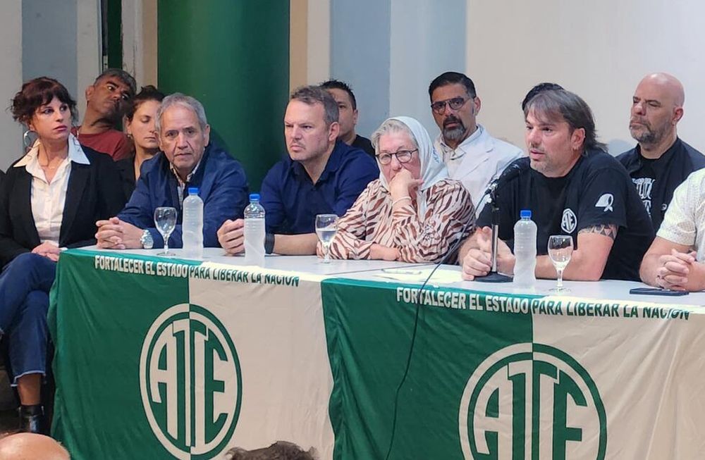 Sergio Palazzo, diputado nacional del Frente de Todos por la provincia de Buenos Aires y titular de La Bancaria, en la a conferencia de prensa ofrecida por el titular de ATE Capital, Daniel Catalano. Foto: Noticias Argentinas