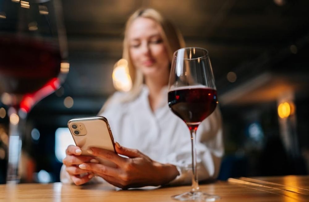 Hace casi una década comenzó una discusión tanto en la academia como en el ámbito empresarial sobre la necesidad de basar el éxito del negocio vitivinícola en activos más livianos.