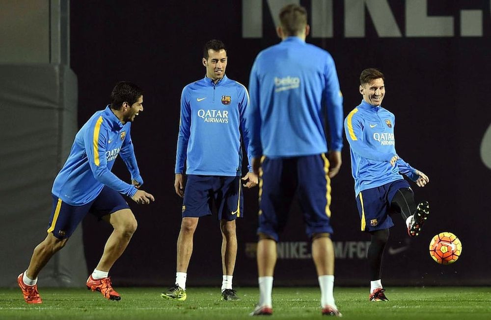 Suárez, Busquets, Piqué y Messi durante un entrenamiento del Barcelona. Una etapa única del culé. / archivo