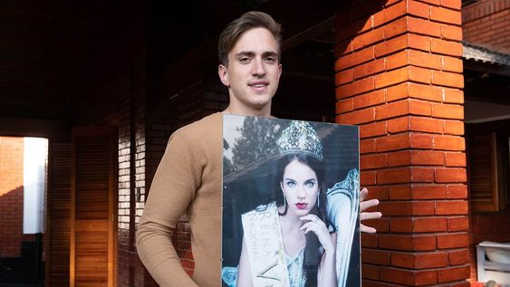 Nicolás Lucoski se convirtió en “vocero” del estado de salud de su hermana. la ex soberana. Está agradecido y sorprendido por el amor que le demuestran los mendocinos. Foto: Ignacio Blanco / Los Andes