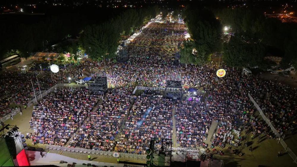 El Parque Recreativo Dueño del Sol brilló con un escenario de gran despliegue técnico y visual, sello de esta edición del XXII Encuentro de las Naciones.