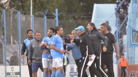 Marcelo Fuentes dejó de ser el técnico de Gimnasia