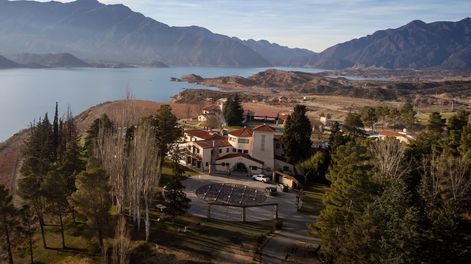 Joya arquitectónicaEl gran Hotel Potrerillos ubicado en uno de los lugares mas lindos de Mendoza, junto al embalse Potrerillos,  abrió sus puertas nuevamente hace unos años y hoy recibe a cientos de turistas.Foto: Ignacio Blanco / Los Andes