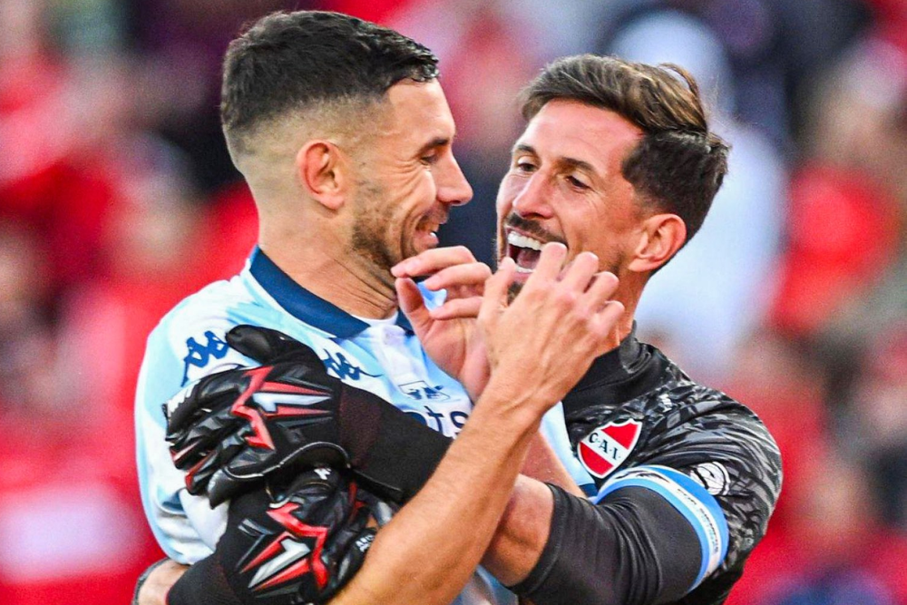 Después de errar el penal, Maravilla Martínez recibió las burlas de Rodrigo Rey