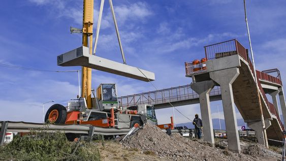 el acceso este: quedo habilitada la pasarela peatonal en la trocha oeste