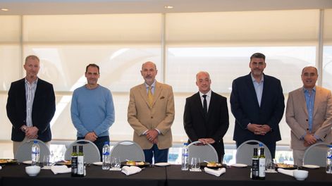 Marcelo Rosental, Mauricio Badaloni, el ministroRodolfo Vargas Arizu, Miguel Osimani, el senador Martin Kerchner y SantiagoLaugero.