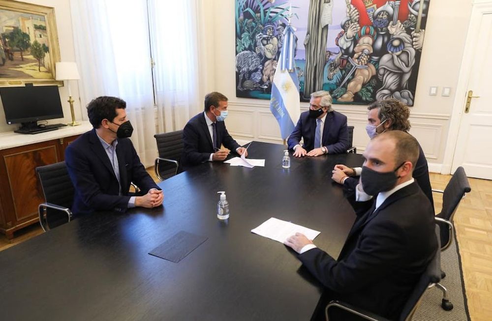 Último acuerdo. El 13 de octubre, Suárez fue recibido en la Casa Rosada por el Presidente, De Pedro, Cafiero y Guzmán. Foto: Presidencia de la Nación.