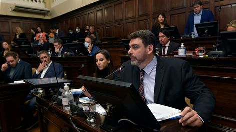 Los Andes | El oficialismo y la oposición argumentan que hay un mejor diálogo con el recambio legislativo.  En la foto, el presidente de la bancada de Cambia Mendoza Martín Kerchner y la vice Mercedes Rus. Al fondo se ven al vicepresidente de la Cámara Alta Alejand