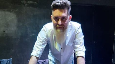 Los Andes | Efecto “Juego de Tronos” y “Los Anillos del Poder”: es mendocino, se animó a la literatura fantástica y ya publicó 3 libros. Foto: Facebook La Maldición del Guante