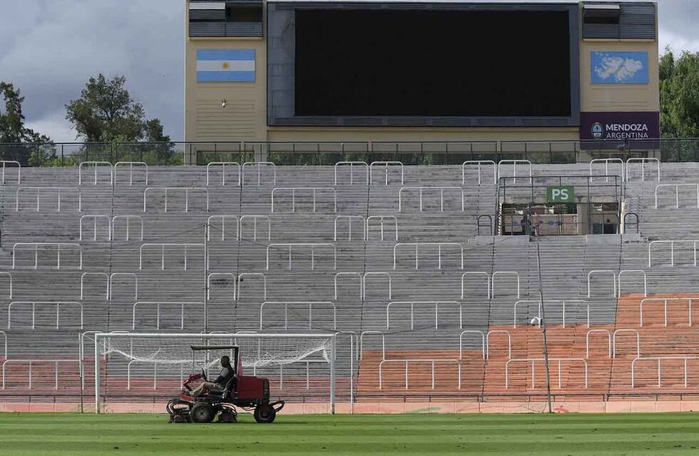 El cartel luminoso del estadio Malvinas Argentinas fue renovado en 2011, con motivo de la Copa América de aquel año.