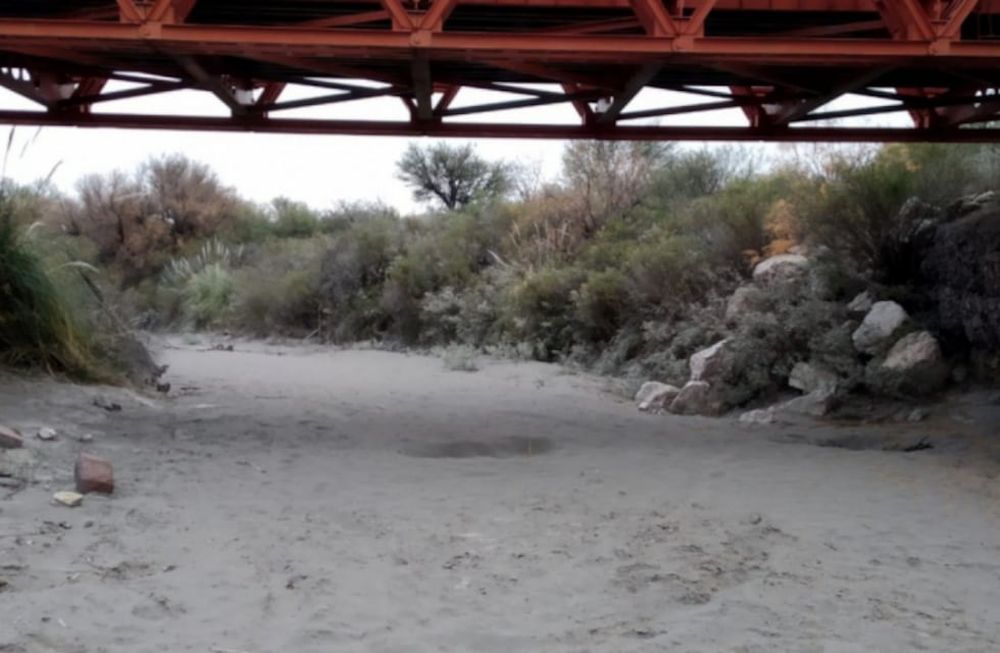 El Río Atuel, en el límite entre Mendoza y La Pampa. La provincia vecina exige un caudal mínimo de 3,2 m3/s.