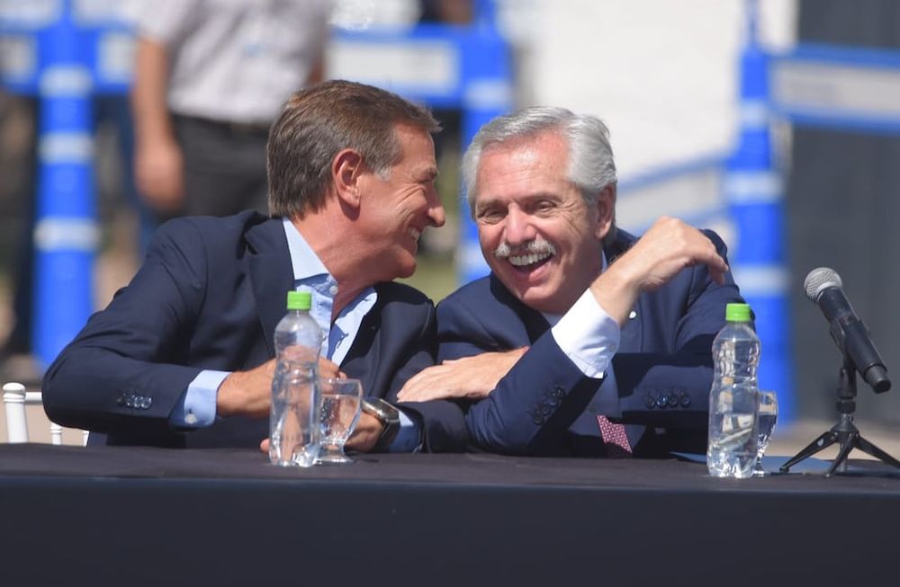 Fernández llegó a Mendoza junto a Massa para recibir el tren de pasajeros luego de 30 años. Claudio Gutiérrez / Los Andes