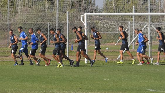 El plantel de Godoy Cruz en el predio de Coquimbito / Orlando Pelichotti / Los Andes