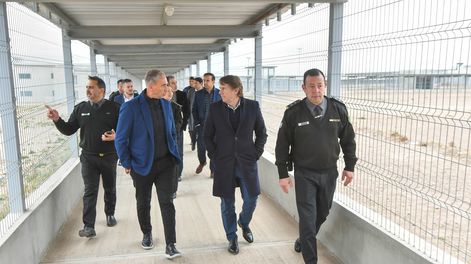 Eldirector general del Servicio Penitenciario de Mendoza, Eduardo Orellana,recibió al ministro de Justicia porteño, Gabino Tapia.