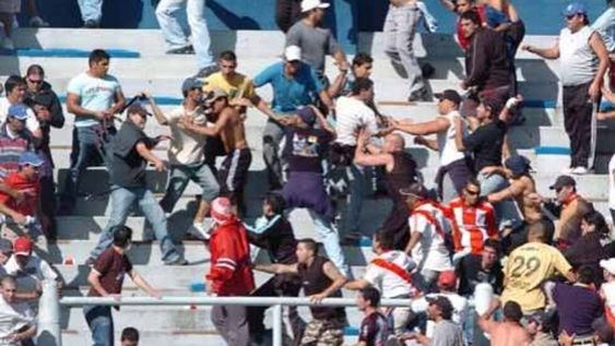 Frenan un proyecto para  penalizar a barrabravas