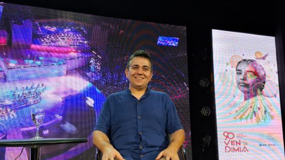 Pablo Mariano Perri. Tras su experiencia en 2024, el sanmartiniano vuelve a dirigir el Acto Central de la Fiesta de la Vendimia. El espectáculo se llama 90 cosechas de una misma cepa.&nbsp;