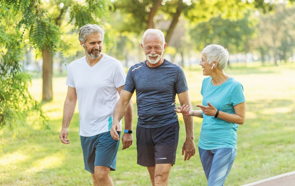 Una caminata diaria, a cualquier hora puede cuidar tu salud siguiendo una cantidad de pasos o minutos correspondientes.