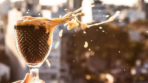 El próximo viernes 9 de junio diferentes cerveceros artesanales dela Argentina, convocados por agrupaciones de cervecerías y distintas cámaras del país,realizarán la cocción federal colaborativa de cerveza artesanal más grande de la Argentina.Más de 100 cerveceros y cerveceras de 30 cervecerías de todas las provincias del país, desdeTierra del Fuego a Formosa, estarán cocinando una nueva IPA Argenta,