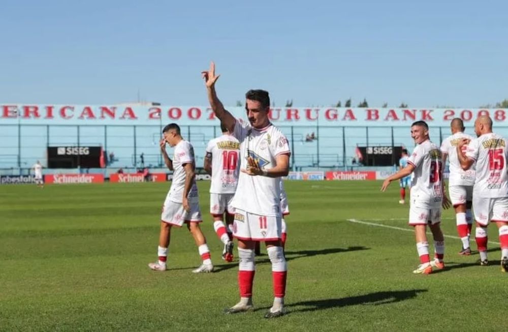 Con gol de Neri Bandiera, el equipo de Alfredo Berti superó por 1-0 al de Leonardo Madelón y se arrimó al lote de arriba en la Zona B de la Copa Liga Profesional. / Gentileza.