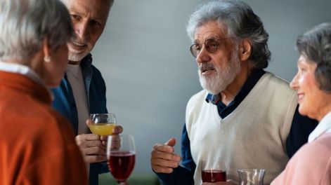 Dr. Richard Restak se refiere a los efectos del alcohol en la memoria especialmente en de que los adultos más e 65 años eliminen su consumo.