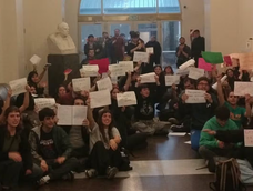 Estudiantes exigen que se cumpla la Ley de Financiamiento Universitario.