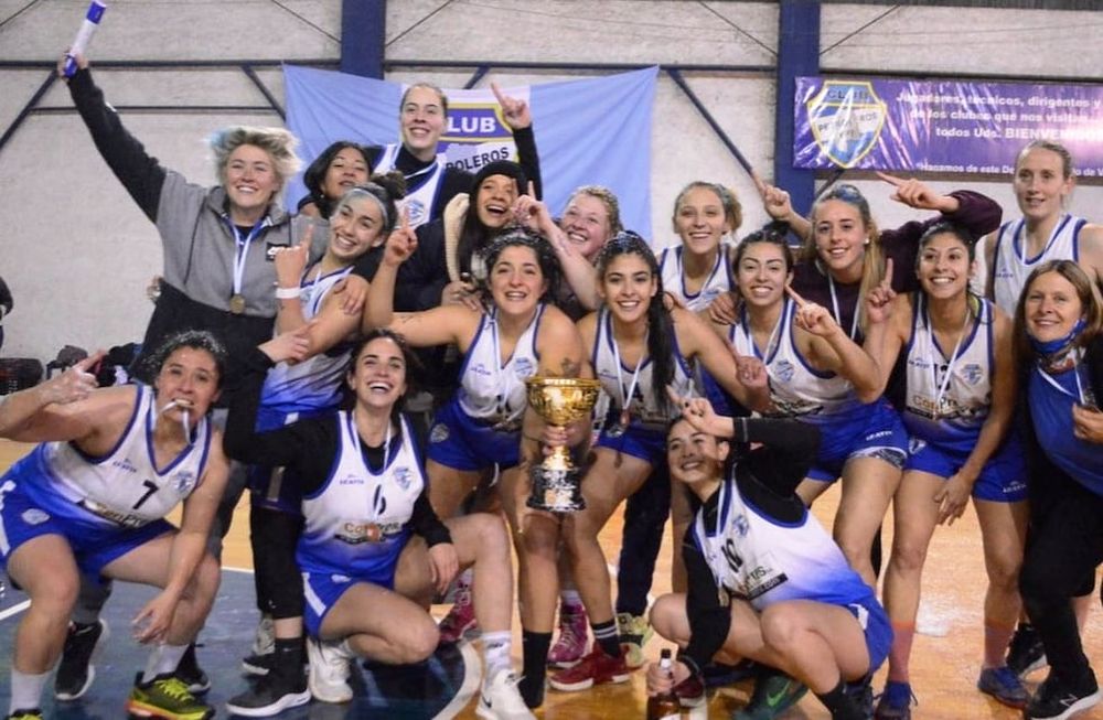 El plantel del Club Petroleros YPF se consagró campeón del Torneo Apertura 2021. / Gentileza: Andrés Arequipa.