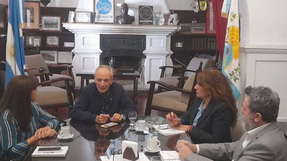 La reunión entre el intendente de San Martín, Raúl Rufeil, y la exdiputada Marisa Garnica, dirigente de La Cámpora