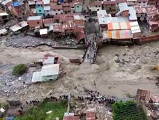Fuerte temporal de lluvias en Bolivia y las autoridades advierten que lo peor de la temporada de lluvias aún está por venir y declaran alerta roja.