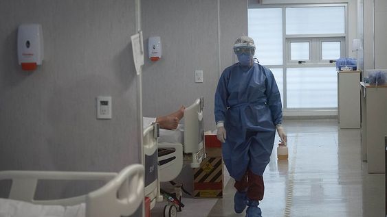 En Mendoza, neonatólogos, terapistas, cardiólogos, diabetólogos, reumatólogos, pediatras, médicos de familia y tocoginecólogos encabezan el ránking de los que dejan sus puestos. | Foto: Ignacio Blanco / Los Andes