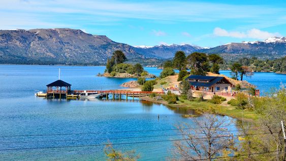 ideal para jubilados: el pueblo de lagos cristalinos y bosques de araucarias perfecto para descansar sin multitudes