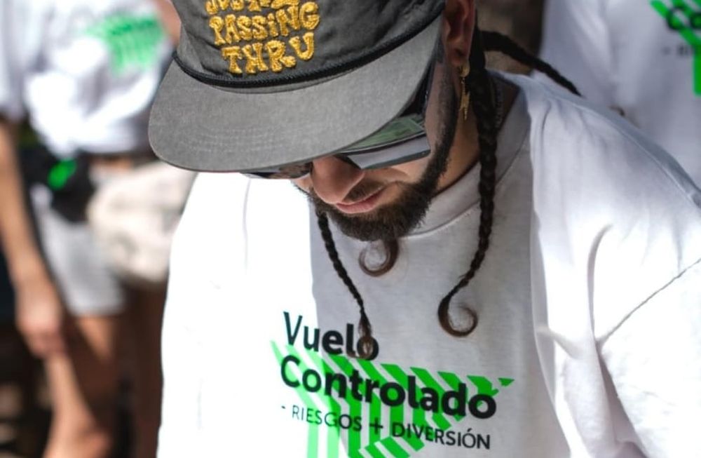 Bajo su lema oficial menos riesgos, más diversión, la organización vela por la salud de los asistentes a las fiestas electrónicas masivas. / Créditos: Vuelo Controlado.