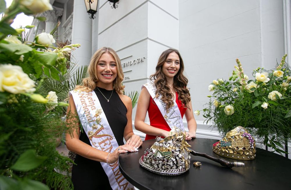 Agostina Saua y Rocío Neila, Reina y Virreina nacional de la Vendimia, dejarán la corona a sus sucesoras el sábado| Foto: Gobierno de Mendoza.