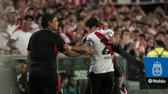 El emotivo festejo entre Martínez Quarta y Marcelo Gallardo.