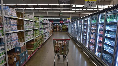 El rubro que mayor caída registra en lo que va de 2023 es alimentos, con un -15,3%, seguido por cuidado personal, con un -12,2%.  Foto: Ramiro Pereyra / La Voz.