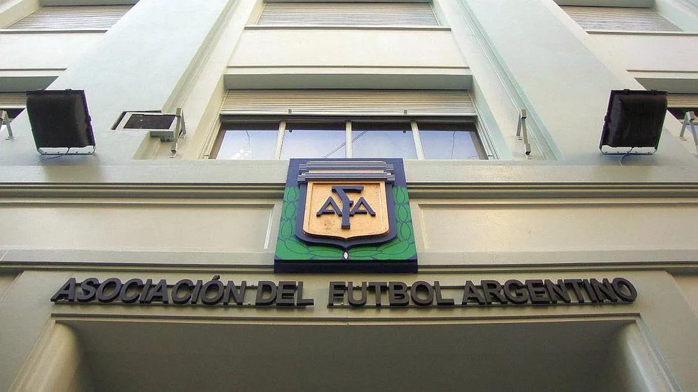 Desde AFA se anunció que habrá alargue en partidos decisivos y los clubes tendrán dos semanas más para incorporar refuerzos.