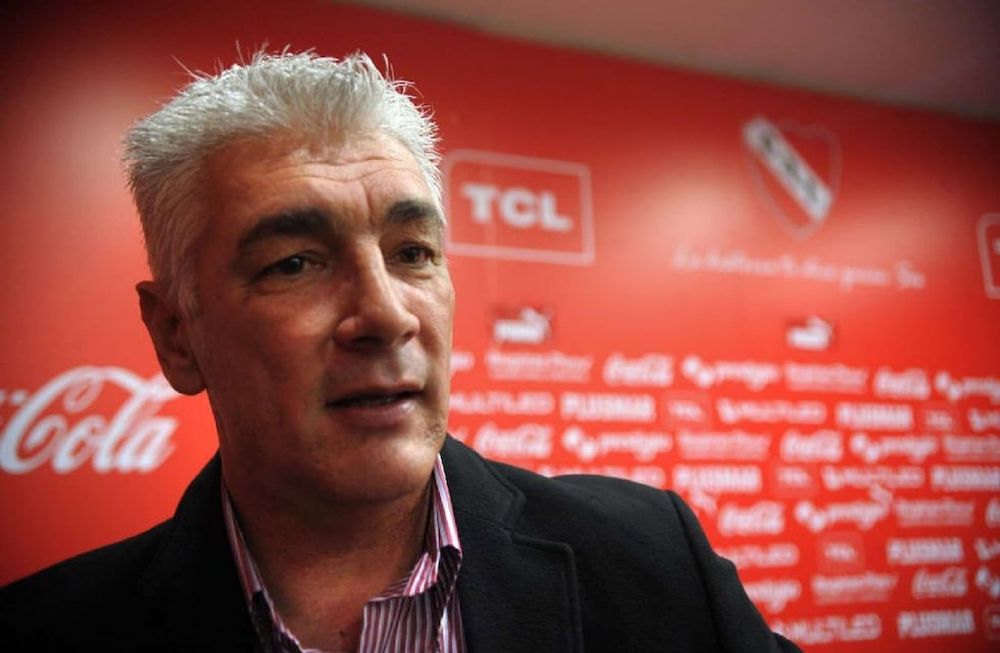 Omar De Felippe, un DT con pasado en Independiente.