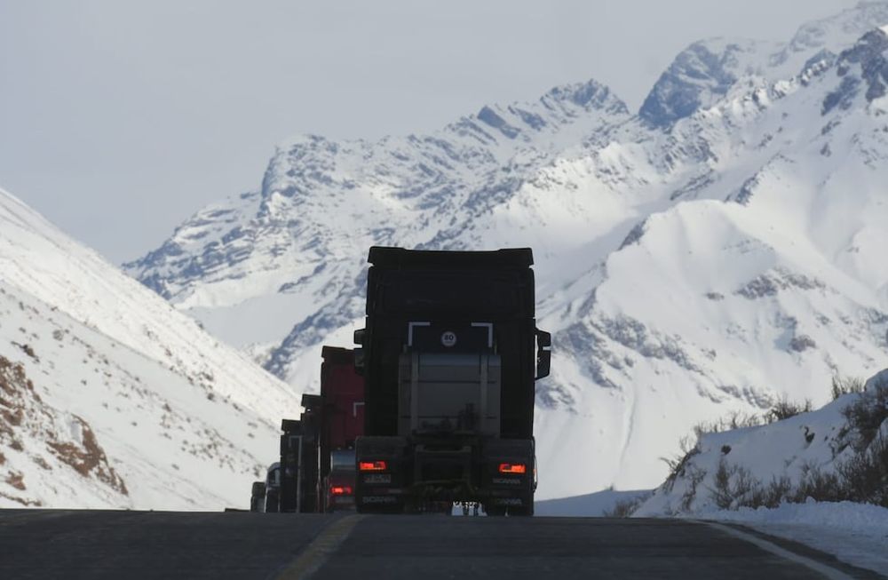 Alta Montaña: anuncian mas nevadas y el tránsito está habilitado hasta Puente del Inca y Penitentes. Foto: Ignacio Blanco / Los Andes.