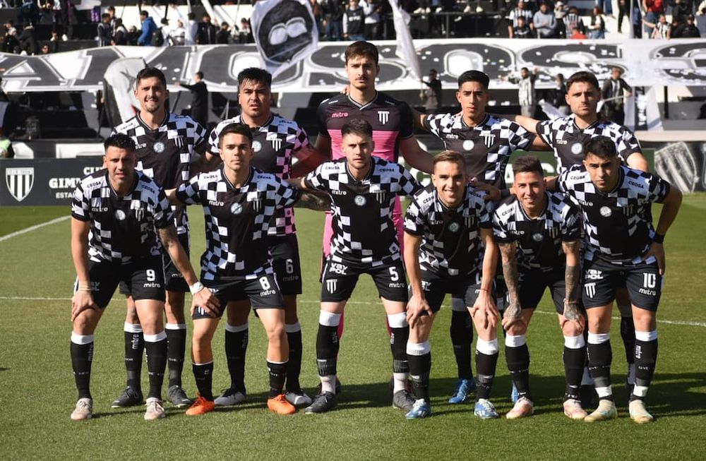 El equipo dirigido por Ezequiel Medrán, llega a Santa Fe con 12 partidos sin conocer la derrota.