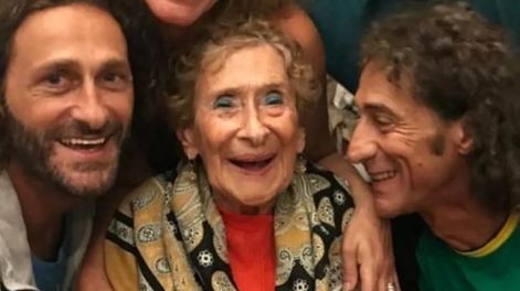 Herminia junto a sus hijos Culini y Eugenio Weinbaum, los conductores de MDQ para todo el mundo (Archivo)