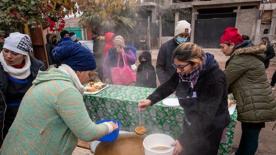 La Iglesia advierte sobre la dura situación que atraviesa la sociedad donde la pobreza golpea a miles de familias. Foto: Ignacio Blanco / Los Andes
