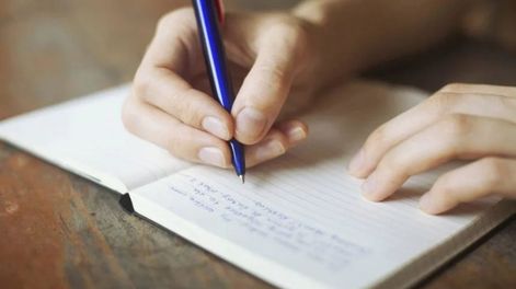 La grafología también lo asocia con una mente muy particular y un modo de concentrarse poco común.