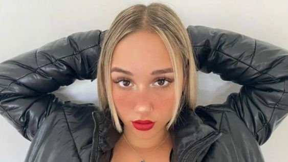 Ella es Jazpincita, la chica que increpó a María Becerra.