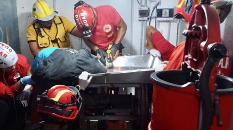 El hombre fue trasladado al Hospital Ferreyra, donde se encuentra internado.